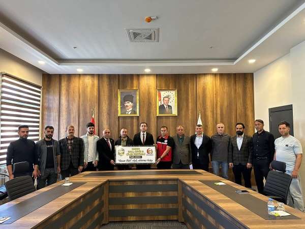 Batman'da 340 bin lira ile rekor fiyata satılan bir kilo balın geliri besicilere verildi