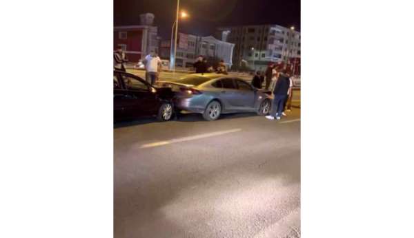 Diyarbakır'da 9 aracın karıştığı kazada 3 kişi yaralandı