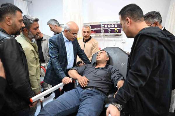 Malatya'da yol yapım ekibini taşıyan minibüs kaza yaptı: 4 yaralı