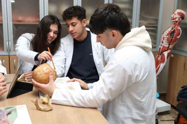 Doç. Dr. Seda Arslan: 'Anatomi bilimi, yapay zeka çağında yeni bir boyut kazanıyor'