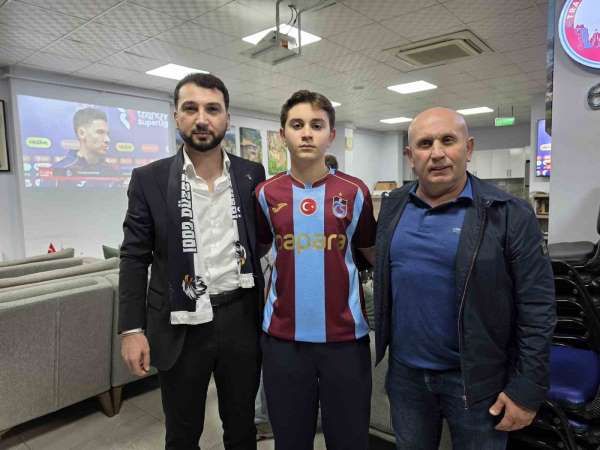 Düzce'de Beşiktaşlılar ve Trabzonsporlular, maçı birlikte izledi