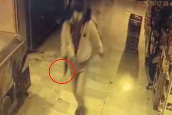 Küçükçekmece'de bir şahsa silahlı saldırı düzenlendi, şüpheliler kıskıvrak yakalandı