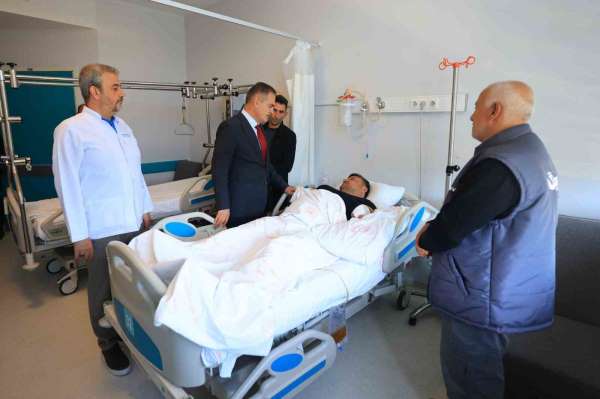 Muhtarlar Günü'nde kaza yapan Muhtar'a vali Akbıyık'tan ziyaret