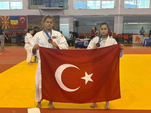 Salihlili sporculardan Yunanistan'da madalya başarısı
