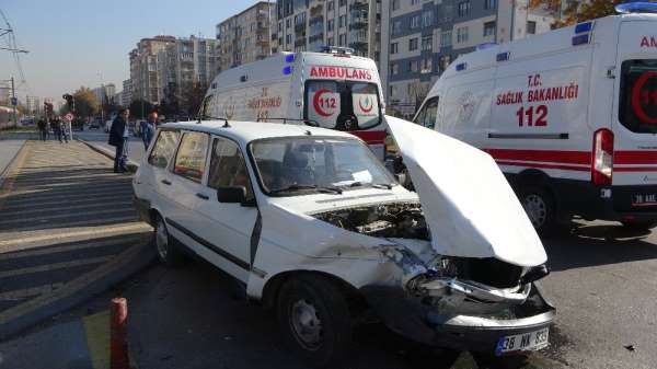 Kayseri'de trafik kazası: 2 yaralı 