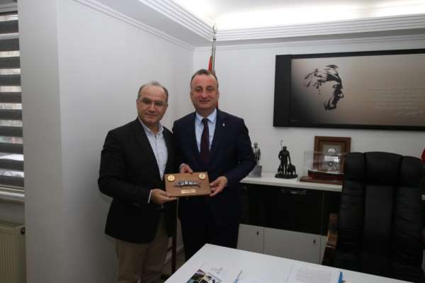 Kültür ve Turizm Derneğinden Başkan Ayhan'a plaket 