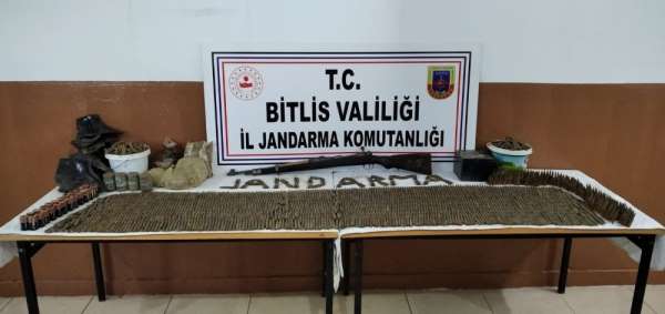 Bitlis'te teröristlere ait silah, kına ve ağda ele geçirildi 