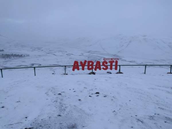 Menderesleri ile ünlü Perşembe Yaylası beyaza büründü 