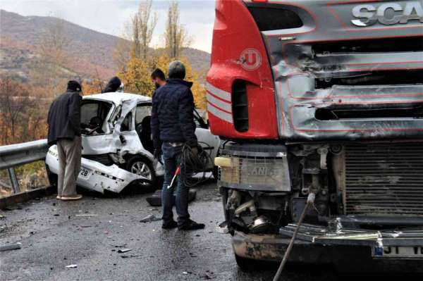 Elazığ'da tır ile otomobilin çarpıştığı kazada ölü sayısı 2'ye yükseldi - Elazığ haber