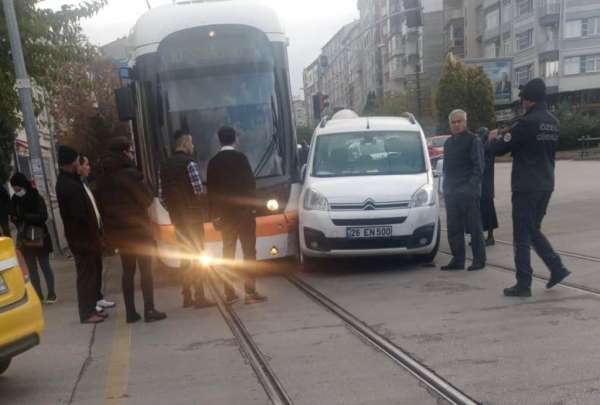Tramvay kazası trafiği felç etti - Eskişehir haber