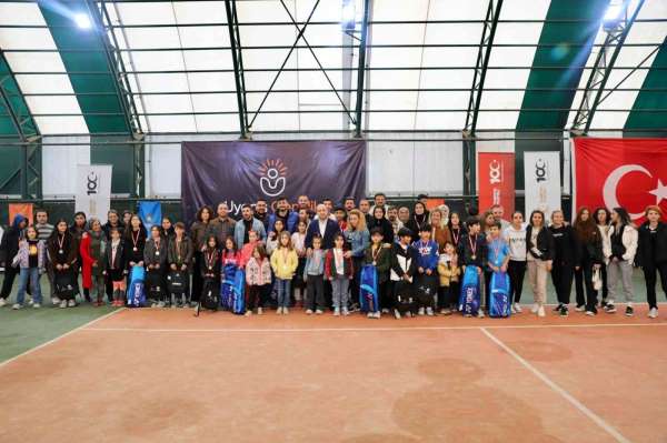 Diyarbakır'da 'Uyanış Gençlik 2. Tenis Turnuvası' sona erdi