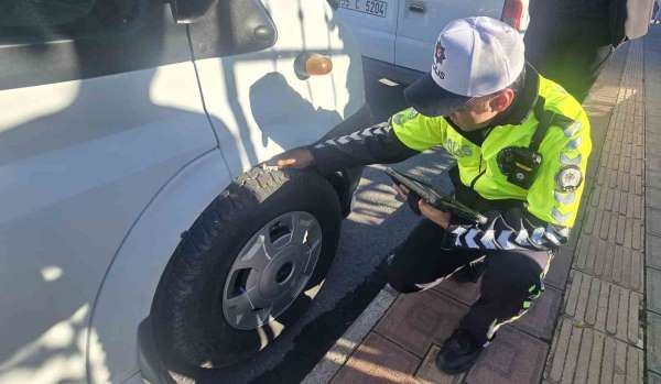 Bafra'da kış lastiği denetimi: 59 servis kontrol edildi