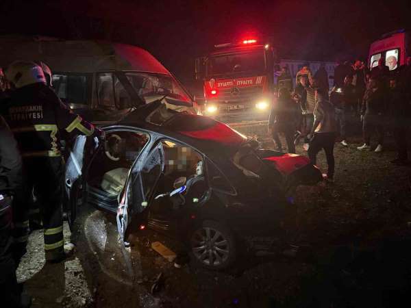 Diyarbakır'ın Bismil ilçesinde meydana gelen zincirleme trafik kazasında ölü ve yaralıların olduğu bildirildi.