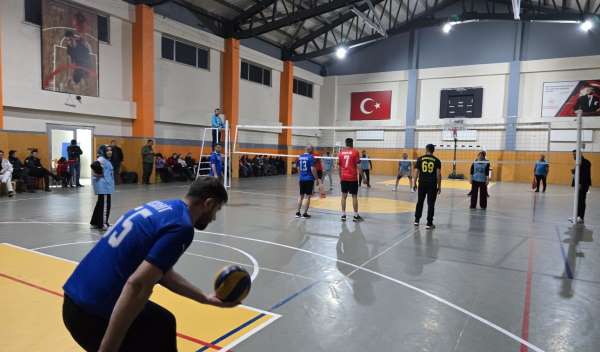 Yüksekova'da 24 kasım öğretmenler günü voleybol turnuvası başladı