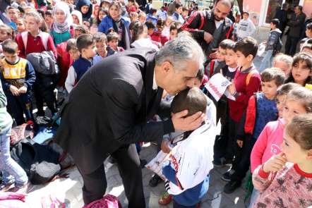 Hatay'da 450 çocuğa Beşiktaş forması giydirildi 