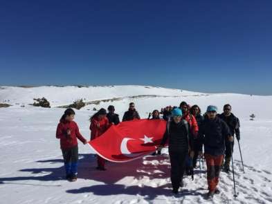 18 Mart ve şehitler anısına Kazdağları'na 500 dağcı tırmanış yaptı 