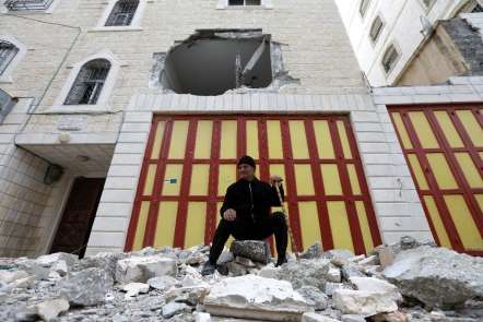 İsrail ordusu Filistinli mahkumun evini yıktı 