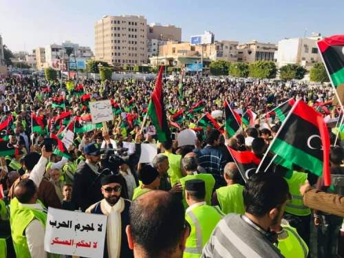 Libyalılar Hafter'in saldırısına karşı sokağa çıktı