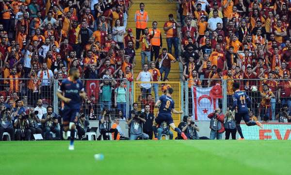 Spor Toto Süper Lig: Galatasaray: 0 - M.Başakşehir: 1 (İlk yarı) 