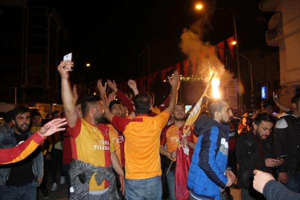 Ardahan'da Galatasaraylıların 'şampiyonluk' kutlamaları 