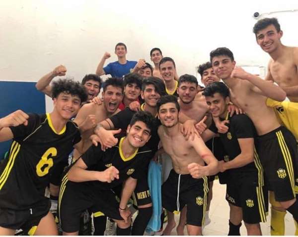 Evkur Yeni Malatyaspor U17 takımı umutlarını son haftaya taşıdı 