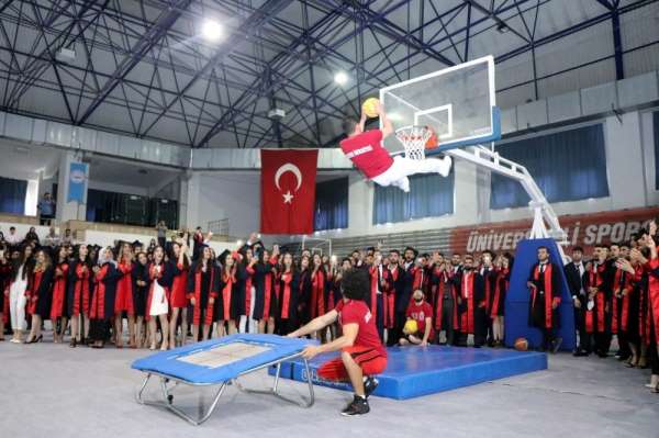 Böyle olur Spor Bilimleri Fakültesi'nin mezuniyeti 