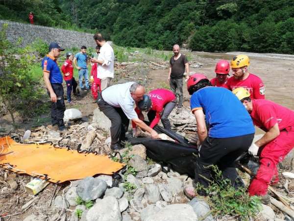 Trabzon'un Araklı ilçesindeki selde ölü sayısı 5'e yükseldi 