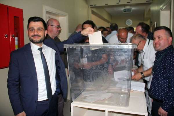 Giresunspor'da Başkan Sacit Ali Eren güven tazeledi 