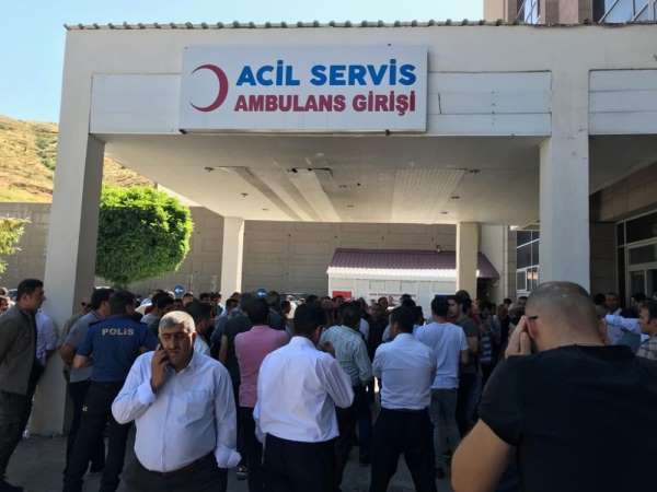 Bitlis'te binbaşının makam aracına roketli saldırı 