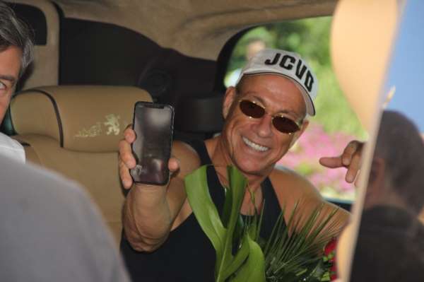 Jean Claude Van Damme'ın ilk isteği Türk kahvesi oldu 