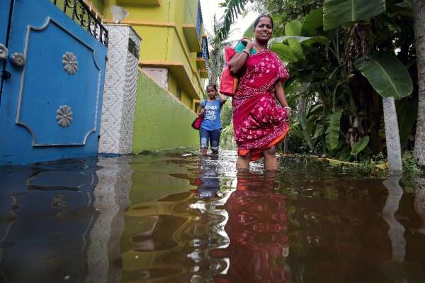 Hindistan'da muson yağmurları binden fazla ölüme neden oldu 