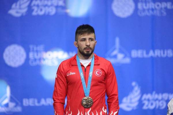 Olimpiyat kotası alan milli güreşçi Süleyman Atlı yarı finalde 
