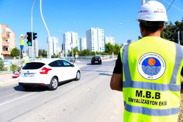 Tarsus'ta kazalara karşı ledli trafik sinyalizasyon sistemi 