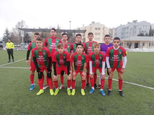 1308 Osmaneli Belediye Spor U16 takımı liderliğe yükseldi 