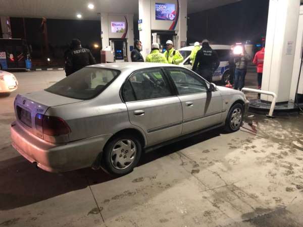 Benzinlikte kaza yapan alkollü sürücüden ilginç savunma: 'Araba kendi çalıştı, oraya gitti vurdu' 