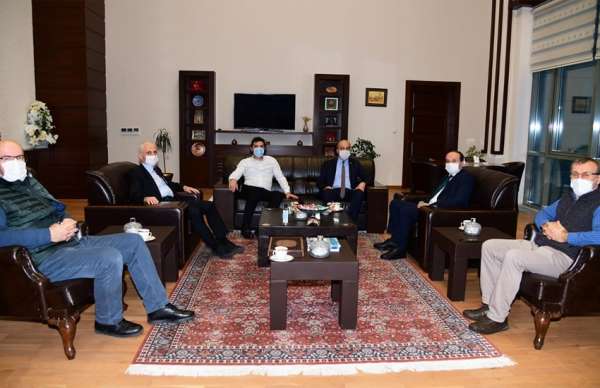Gümüşhane Üniversitesi Rektörü Zeybek'ten, ETÜ Rektörü Çakmak'a ziyaret 