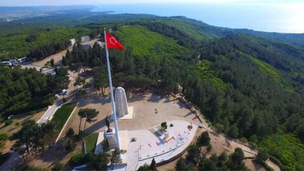 Şehitler diyarındaki bayrak direkleri yenileniyor 