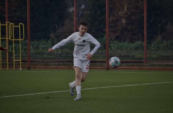 Genç futbolcu kariyerini İzmir'de sürdürecek