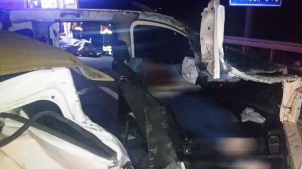 Kırıkkale'de feci kaza, hafif ticari araç tıra çarptı: 1 ölü, 1 yaralı 