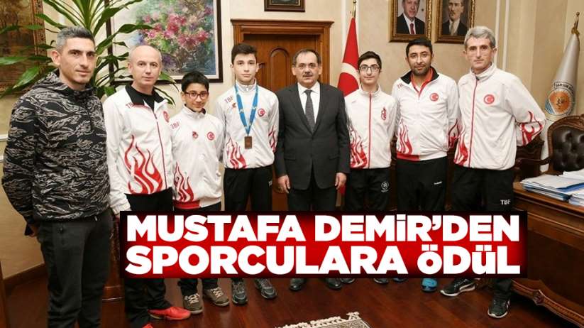 Mustafa Demir'den sporculara ödül