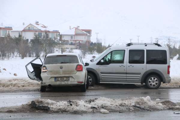 Sivas'ta zincirleme trafik kazası: 2 yaralı 