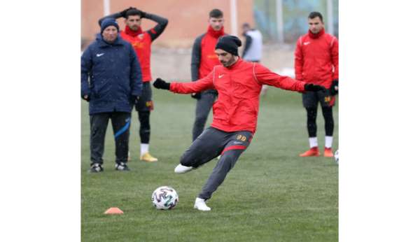 Kayserispor 23 futbolcuyla gitti