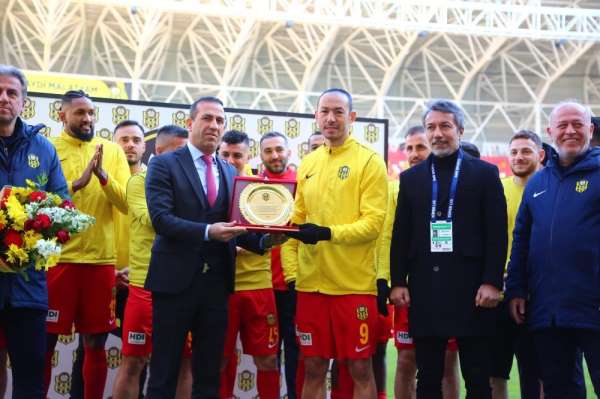 Umut Bulut, Süper Lig'de en çok forma giyen oyuncu oldu