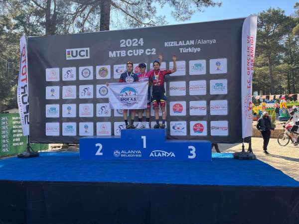 Kayserili bisikletçiler, Antalya'dan 4 madalya ile döndü