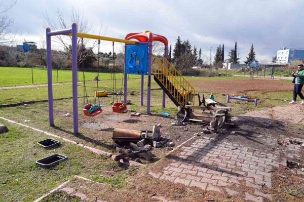 Çukurova'da çocuk parkına çirkin saldırı