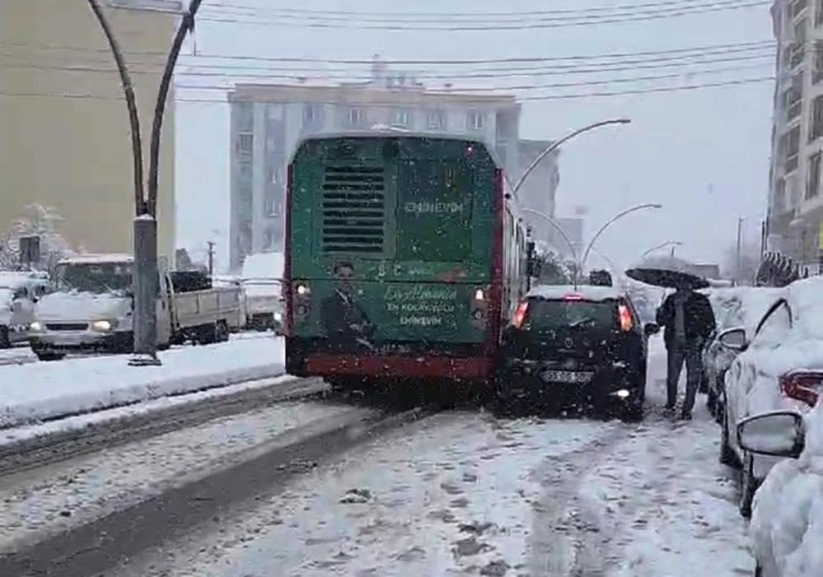 Samsun'da kar çileye dönüştü, ulaşımda aksamalar meydana geldi