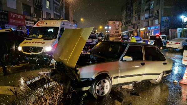 Kaza yapan alkollü sürücü, bindirildiği ekip otosunda silahla kendini vurdu