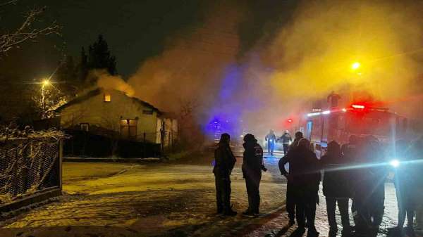 Samsun'da yangın evi küle çevirdi