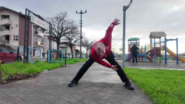 51 yaşındaki dünya şampiyonu, güreşçi koçla antrenman yaptı
