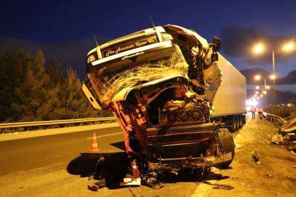 İzmir'de feci kaza: 1 ölü, 1 yaralı 